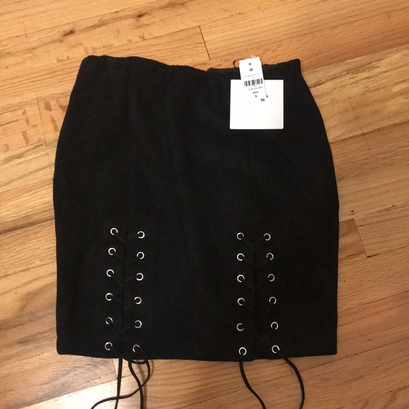 LF NEVER WORN BLACK SKIRT - Picture 1 of 4